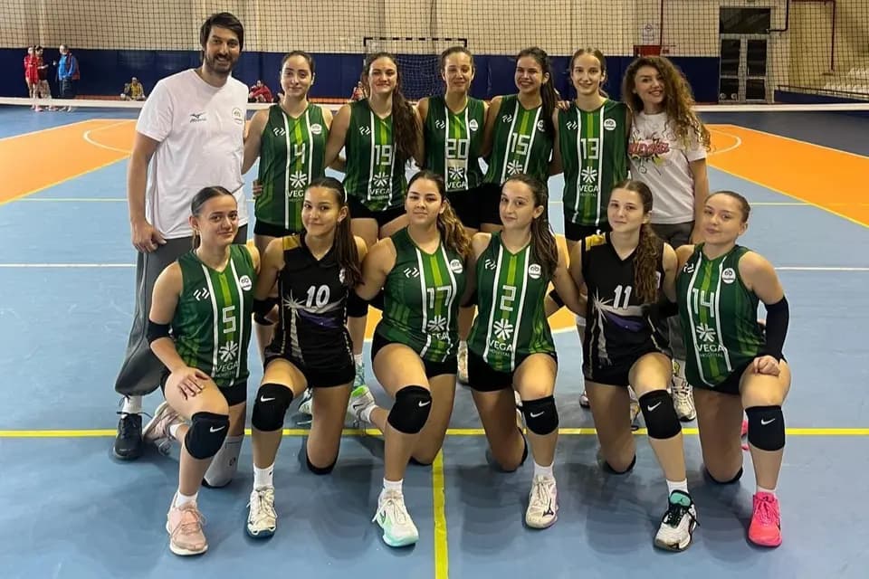 ÇBSK Voleybol Takımı Deplasmanda Galibiyetle Döndü