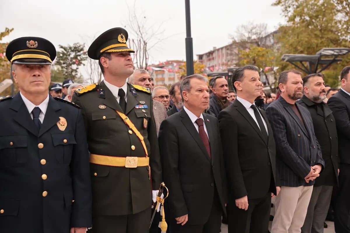 Kapaklı'da 29 Ekim Cumhuriyet Bayramı Çelenk Sunma Töreni Gerçekleştirildi