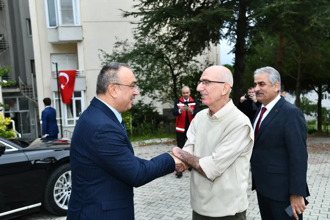 Vali Soytürk'ten Cumhuriyet Bayramı'nda Gazi Hüseyin Sevim'e Ziyaret