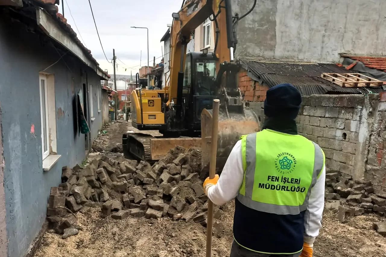 Süleymanpaşa'da Yol Yapım, Bakım ve Onarım Çalışmaları Sürüyor