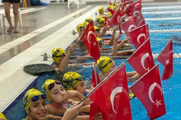 ÇBSK Yüzme Takımı Cumhuriyet Turnuvası'nda Şampiyon Oldu
