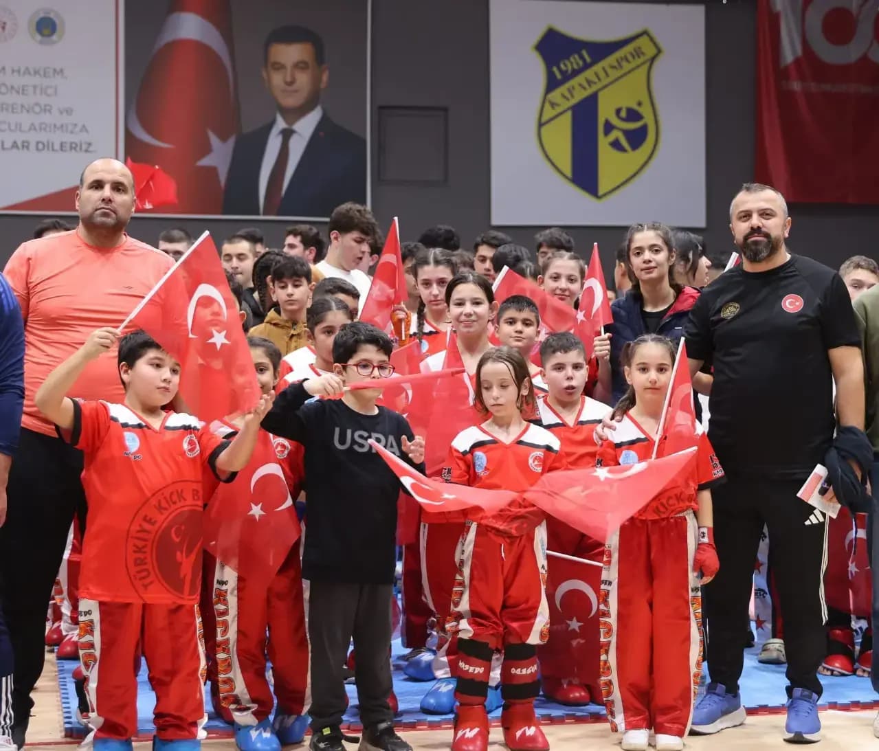 MT Han Spor Kulübü 29 Ekim Kick Boks Turnuvası'nda 29 Madalya Kazandı