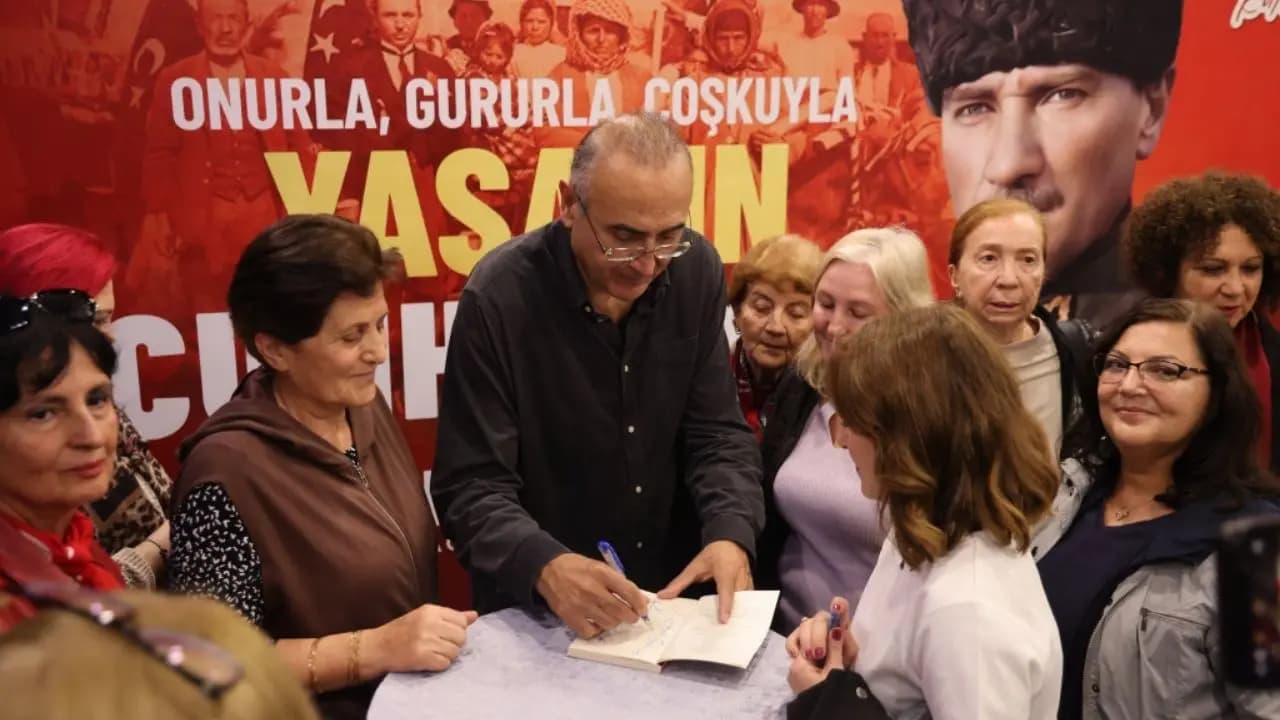Tekirdağ'da Atatürk Fotoğrafları Sergisine ve Sunay Akın Gösterisine İlgi